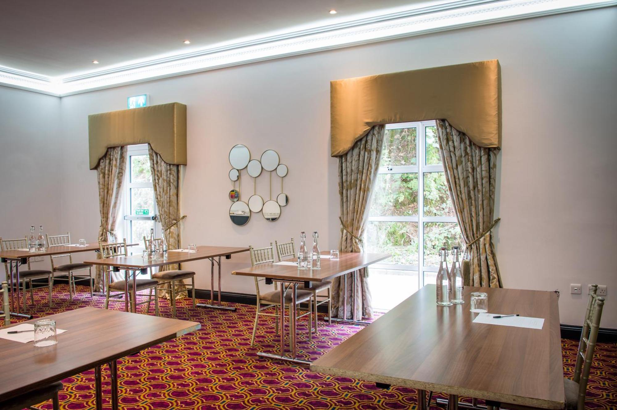 Cork's Vienna Woods Hotel & Villas Exteriör bild